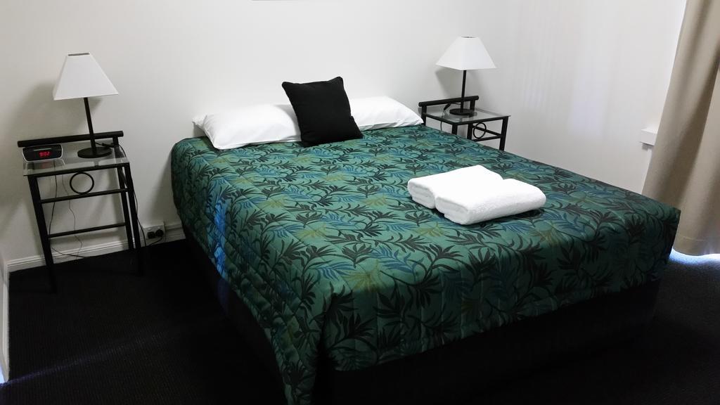 Port Denison Motor Inn Bowen Eksteriør billede