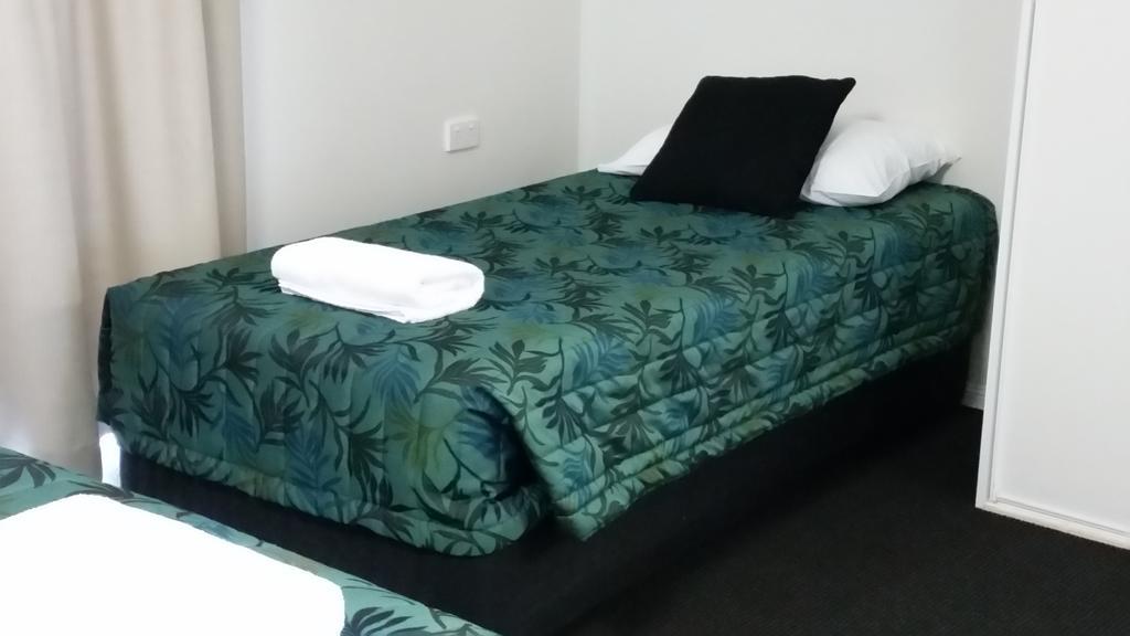 Port Denison Motor Inn Bowen Eksteriør billede